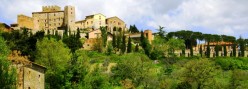 Il borgo fra la vegetazione