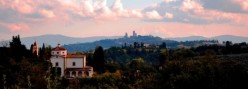 Il santuario della divina provvidenza a Pancole e Sangimignano sullo sfondo