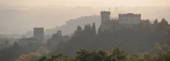 Il castello di Strozzavolpe al tramonto